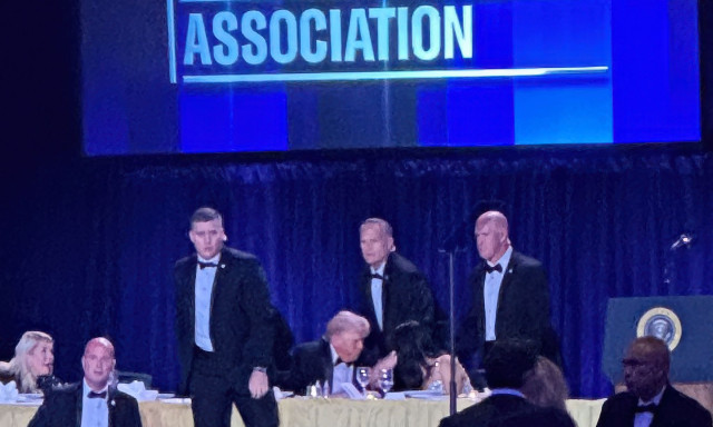 Ένοπλη επίθεση στην Ουάσινγκτον: Σοβαρά ερωτήματα για την ασφάλεια του Τραμπ