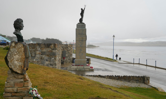 Γιατί η κυβέρνηση Τραμπ επανεξετάζει τη στάση της για τα Φώκλαντ - Tι σημαίνει αυτό