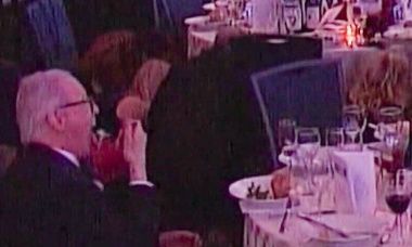 Γιατί ο «Άνθρωπος με τη Σαλάτα» έμεινε ανέμελος κατά τη διάρκεια των πυροβολισμών στο γκαλά Τραμπ