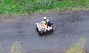 «Γιαγιά, ανέβα»: Ρομπότ στην Ουκρανία μεταφέρει γυναίκα σε ασφαλές σημείο - Βίντεο