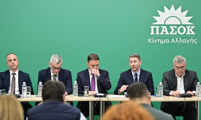ΠΑΣΟΚ: Συνεδριάζει αύριο το Πολιτικό Συμβούλιο - Η εσωκομματική «μάχη» και η «σκιώδης» κυβέρνηση