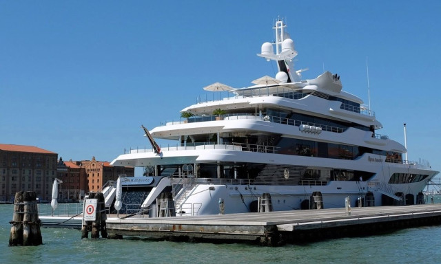 Σε δημοπρασία το κατασχεμένο super yacht «Royal Romance»: Πλωτό παλάτι αξίας 200 εκατ. δολαρίων