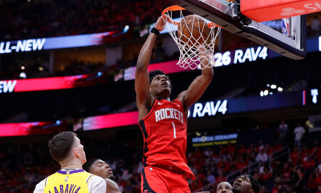 NBA Playoffs: «Ζωντανοί» οι Ρόκετς, μια νίκη μακριά από την πρόκριση Σέλτικς και Σπερς (βίντεο)