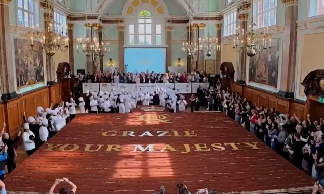 Λονδίνο: Έφτιαξαν τιραμισού 440 μέτρων και έσπασαν το ρεκόρ Γκίνες - Βίντεο