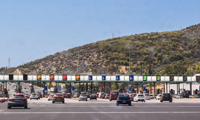 Φωτιά σε φορτηγό στην Κινέτα - Καθυστερήσεις στη Νέα Εθνική Οδό Αθηνών–Κορίνθου