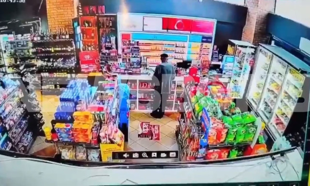 ΕΦΚΑ: Βίντεο ντοκουμέντο από τον 89χρονο - Ζητά από υπάλληλο να του δείξει πώς να καλέσει ταξί