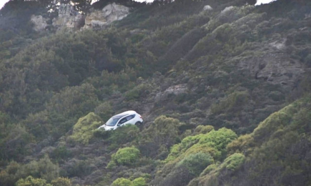 Τρόμος στη Ρόδο: Άνδρας προσπάθησε να ρίξει στο γκρεμό την εν διαστάσει σύζυγό του και το παιδί τους