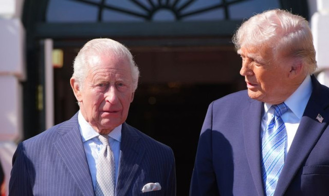 Ο αμήχανος διάλογος ανάμεσα σε Τραμπ και Κάρολο - «Θα το συζητήσουμε αργότερα»