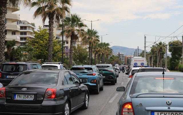 Βούλα: Συλλήψεις «παρκαδόρων» που είχαν μετατρέψει δημόσιους χώρους σε πάρκινγκ
