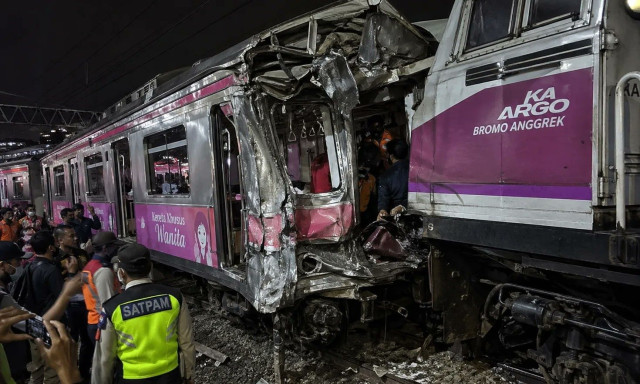 Ινδονησία: Σιδηροδρομική τραγωδία κοντά στην Τζακάρτα με πέντε νεκρούς και δεκάδες τραυματίες