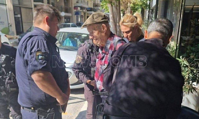 Ντοκουμέντο από τη σύλληψη του 89χρονου έξω από ξενοδοχείο στην Πάτρα