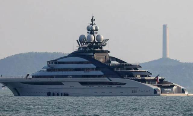 Μυστήριο με ρωσικό σούπερ γιοτ 500 εκατ. δολαρίων: Διέσχισε τα Στενά του Ορμούζ παρά τον αποκλεισμό