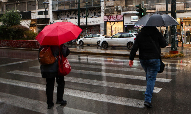 Καιρός: Ψυχρό «κύμα» με βροχές την Πρωτομαγιά - Πώς θα κινηθεί η κακοκαιρία το Σαββατοκύριακο