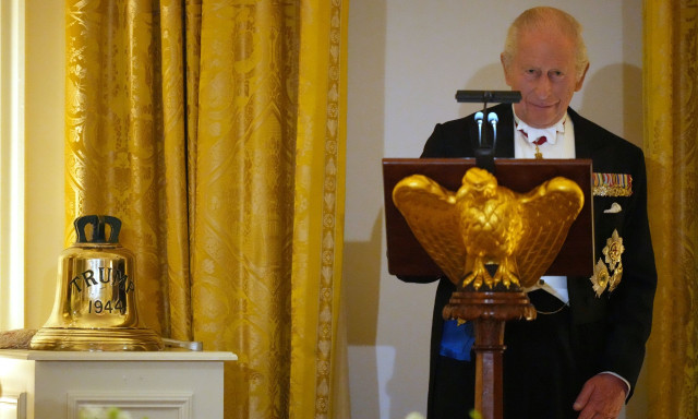 Το καρφί του Κάρολου στον Τραμπ: «Εάν δεν ήμασταν εμείς, οι Βρετανοί, θα μιλούσατε γαλλικά»