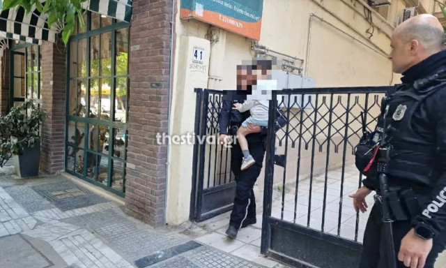 Θεσσαλονίκη: Στον εισαγγελέα η μητέρα του 5χρονου που πετούσε αντικείμενα από μπαλκόνι 6ου ορόφου