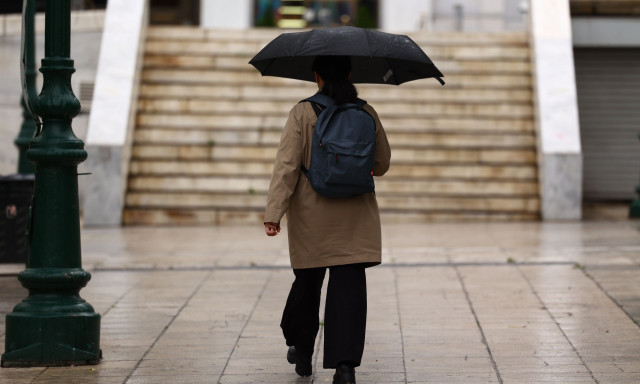 Καιρός: Σε «χειμωνιάτικο κλοιό» η Πρωτομαγιά - Πώς θα κινηθεί η κακοκαιρία τα επόμενα 24ωρα