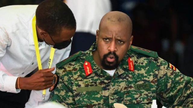Ο αρχηγός του στρατού της Ουγκάντα δηλώνει 14% Έλληνας και απόγονος του Μεγάλου Αλεξάνδρου