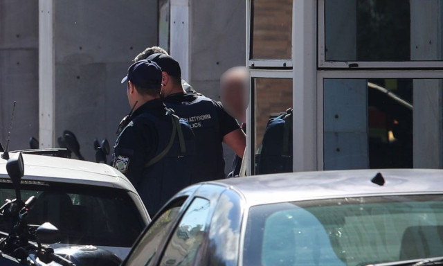 Προθεσμία για να απολογηθεί μέχρι την Πέμπτη πήρε ο 89χρονος πιστολέρο