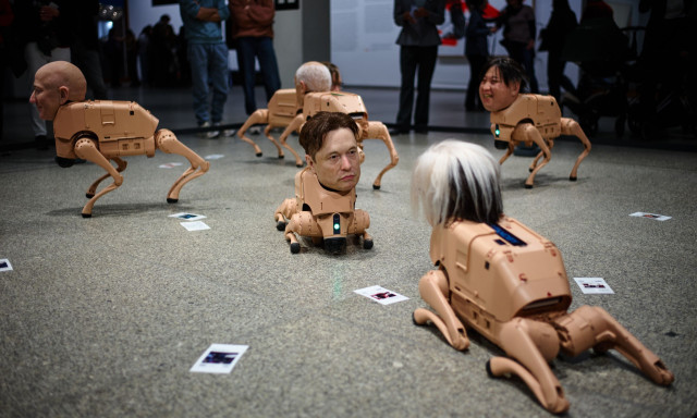 Ο Πικάσο κυνηγά τον Τζεφ Μπέζος και ο Κιμ Γιονγκ Ουν χαμογελά: Μουσείο στο Βερολίνο το τερμάτισε