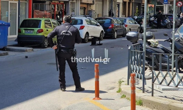 Θεσσαλονίκη: Απομακρύνθηκε ο 20χρονος που ζητούσε βοήθεια και πετούσε αντικείμενα από το μπαλκόνι