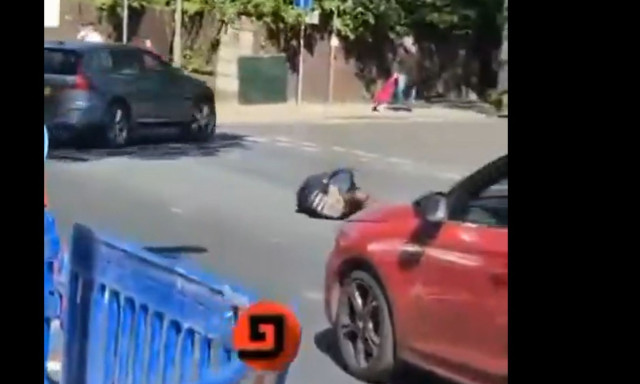 H στιγμή της σύλληψης του ισλαμιστή στο Λονδίνο σε Video - Τον ακινητοποίησαν με Taser