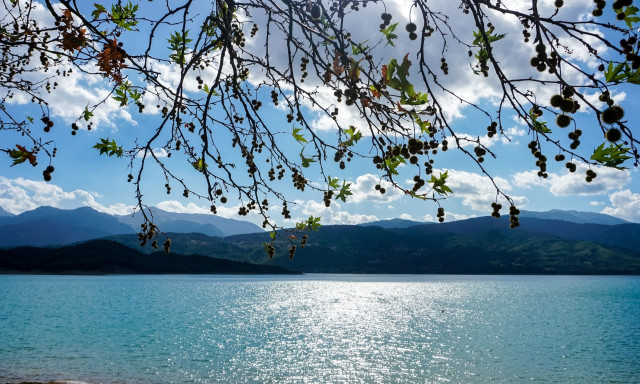 Ανοιξιάτικος ο καιρός την Τετάρτη – Χειμωνιάτικο το τριήμερο της Πρωτομαγιάς