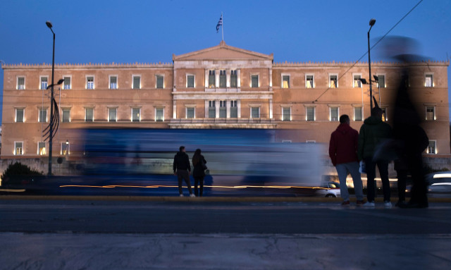 Δημοσκόπηση Metron Analysis: Σταθερή πρωτιά ΝΔ, κυβέρνηση συνεργασιών προτιμούν οι ψηφοφόροι