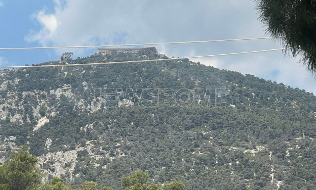 Υπό έλεγχο η φωτιά στην Πάρνηθα - Από βραχυκύκλωμα καλωδίων η πιθανότερη αιτία