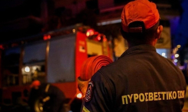 Βοιωτία: Φωτιά σε εργοστάσιο – Συναγερμός στην Πυροσβεστική