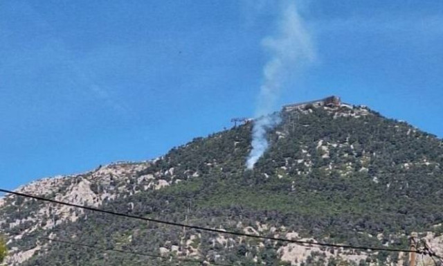 Φωτιά τώρα στην Πάρνηθα - Μεγάλη επιχείρηση με 4 εναέρια μέσα