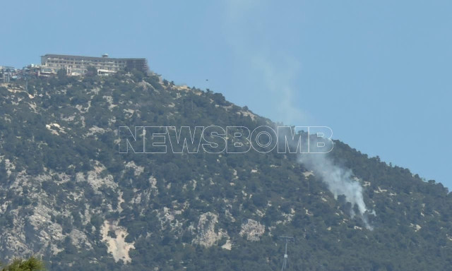 Φωτιά τώρα στην Πάρνηθα - Μεγάλη επιχείρηση με 4 εναέρια μέσα