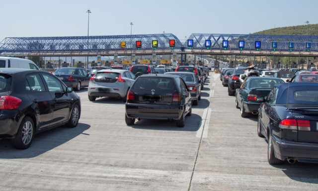 Αυξημένη κίνηση στις εθνικές οδούς και στα διόδια Ελευσίνας