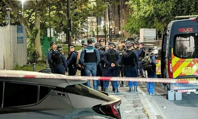 Πυροβολισμοί στο Mπρίξτον: 4 τραυματίες, χαροπαλεύει ο ένας - Ανθρωποκυνηγητό για τον δράστη