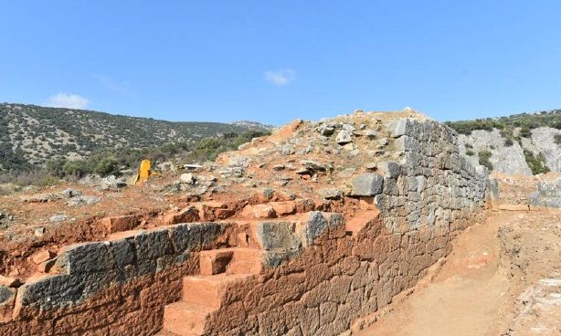 Αρχαία Πέλιννα: Ολοκληρώνονται οι εργασίες αποκατάστασης στην ακρόπολη της Φαρκαδόνας
