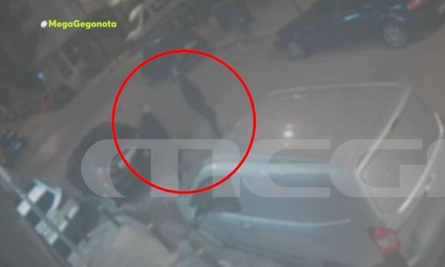 Νέος Κόσμος: Η στιγμή της διαφυγής των 10 ατόμων έπειτα από μαχαίρωμα σε 15χρονο- Βίντεο ντοκουμέντο