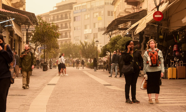 Καιρός: Αφρικανική σκόνη και μεγάλη άνοδος της θερμοκρασίας μετά την ψυχρή εισβολή