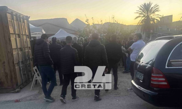 Δολοφονία στο Ηράκλειο: Ντυμένος γαμπρός στο φέρετρο ο 21χρονος - «Παιδί μου δεν σε γλύτωσα»