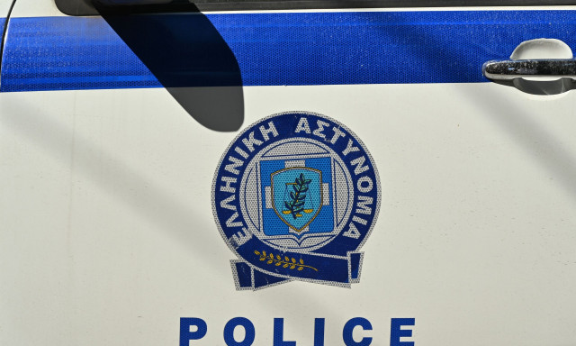 Παράσυρση 12χρονης από περιπολικό στη Σαλαμίνα: Η ανακοίνωση της ΕΛ.ΑΣ.