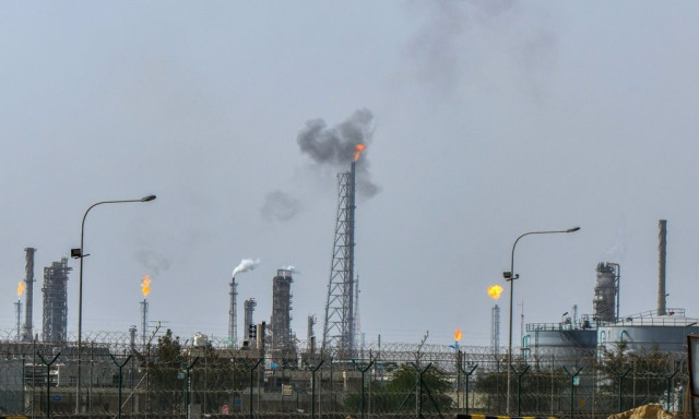 Πετρέλαιο: Κάτω από $98 το βαρέλι η τιμή, μετά τις αναφορές ότι ΗΠΑ και Ιράν είναι κοντά σε συμφωνία