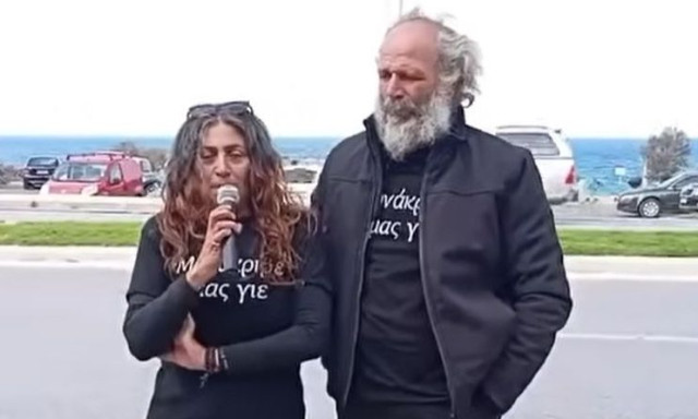 Κρήτη: Χειροπέδες και στη σύζυγο - Ήταν μαζί με τον δολοφόνο στο αμάξι και παρακολουθούσε το έγκλημα