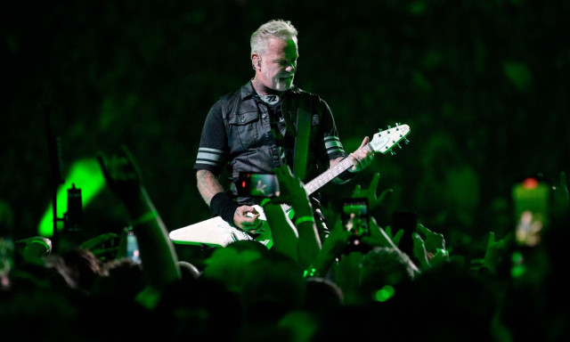 Στην Αθήνα ο frontman των Metallica, James Hetfield, μαζί με την αρραβωνιαστικιά του