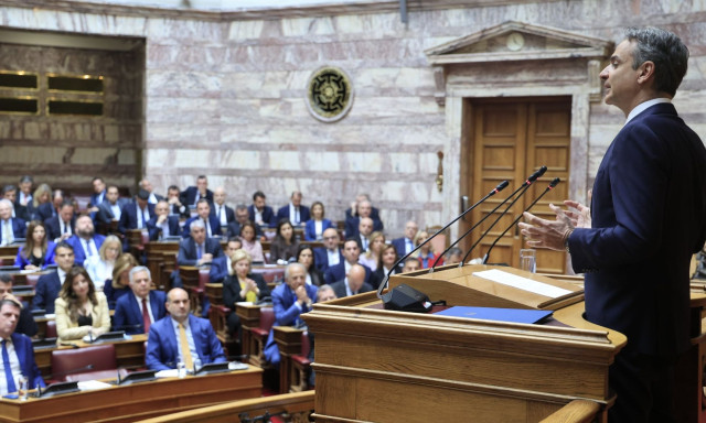 Μητσοτάκης στην ΚΟ: Τρίτη τετραετία θα αποτρέψει την επιστροφή σε όσα ζήσαμε - Live