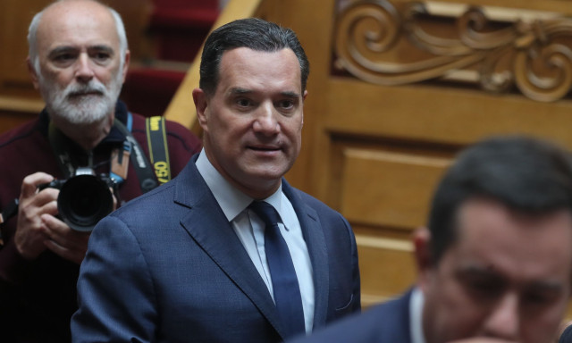 Άδωνις: Κάποιοι θα έφταναν ως τη Σελήνη για να μην έρθουν – Ευθεία βολή για υπουργούς