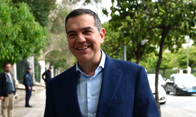 Σενάριο Μαΐου για Τσίπρα: Τι «ζυγίζουν» στην Αμαλίας