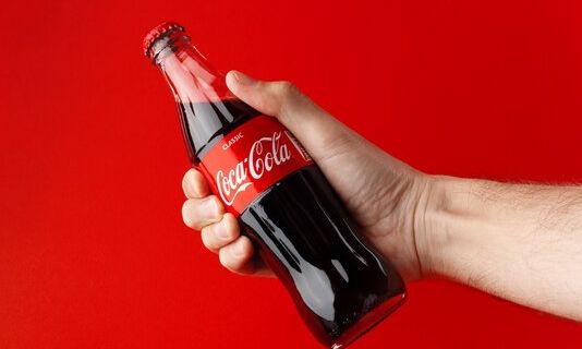 Σαν σήμερα το 1886: Η πρώτη Coca-Cola σερβίρεται σε φαρμακείο της Ατλάντα και γράφει ιστορία