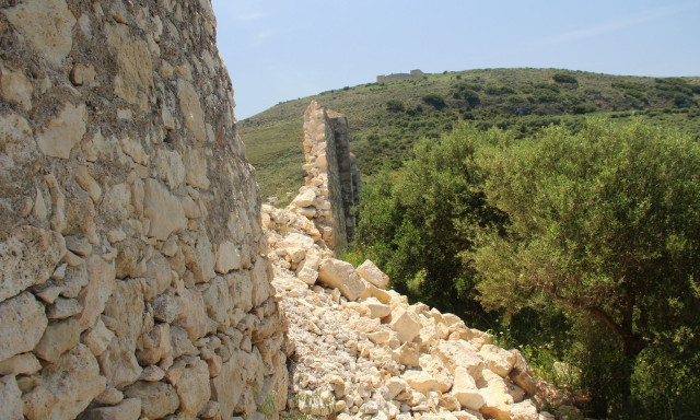 Χανιά: Κατέρρευσε μεγάλο μέρος του δυτικού τείχους στο Φρούριο Ιτζεδίν