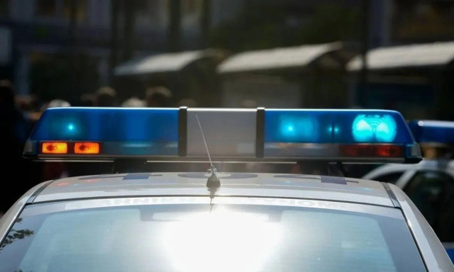 Συνελήφθη 56χρονος στο Λαύριο με βαλλίστρα, μαχαίρια, σουγιάδες και πιστόλι τύπου ρέπλικα
