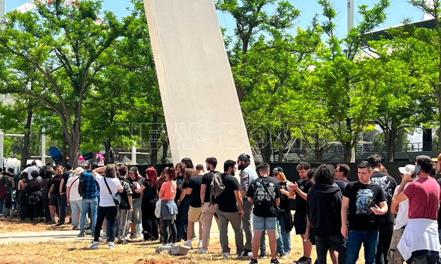 «Nothing else matters» για τους fans των Metallica: Άνοιξαν οι πύλες στο ΟΑΚΑ, ουρές από νωρίς