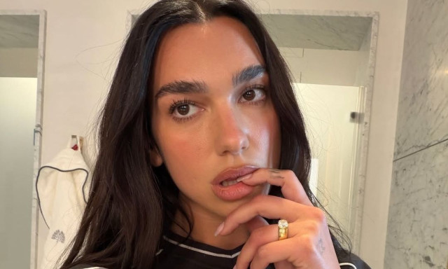 Dua Lipa: Ζητά 15 εκατ. δολάρια από τη Samsung για παράνομη χρήση φωτογραφίας της