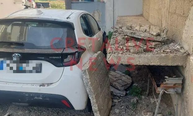 Ηράκλειο: Κατέρρευσε τμήμα μπαλκονιού πάνω σε αυτοκίνητο - Δείτε βίντεο